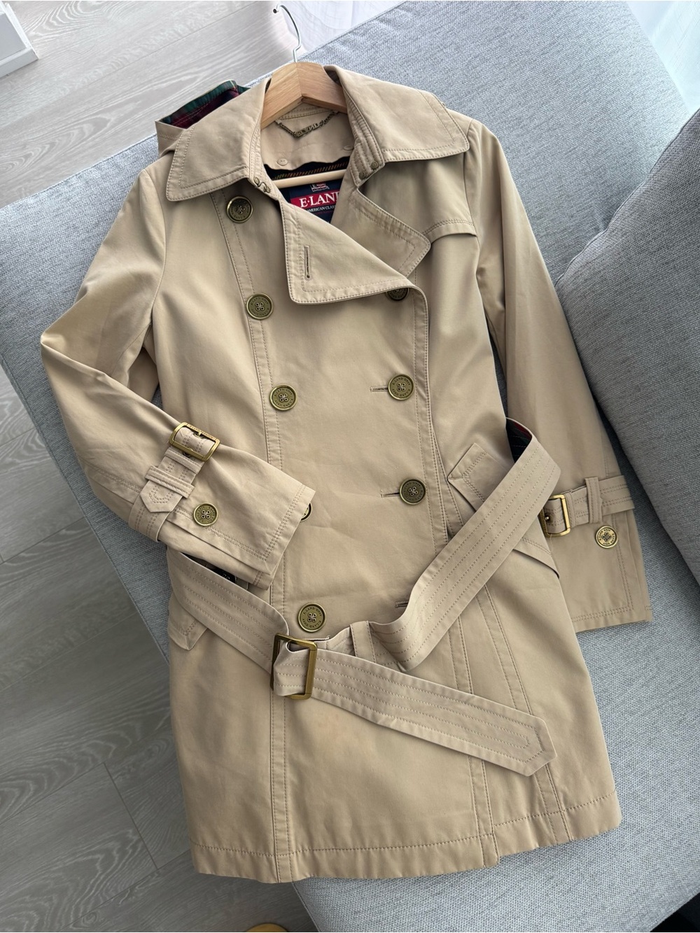 Women‘s Classic Beige Trench Jacket